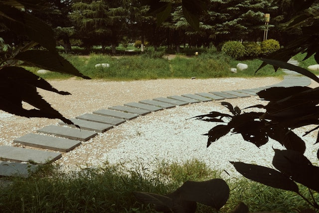 Dry Climate Walkway Garden
